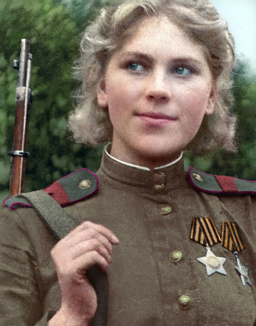 25 сенсационных раскрашенных снимков о том, как жили русские люди в 1900-1965 годах
