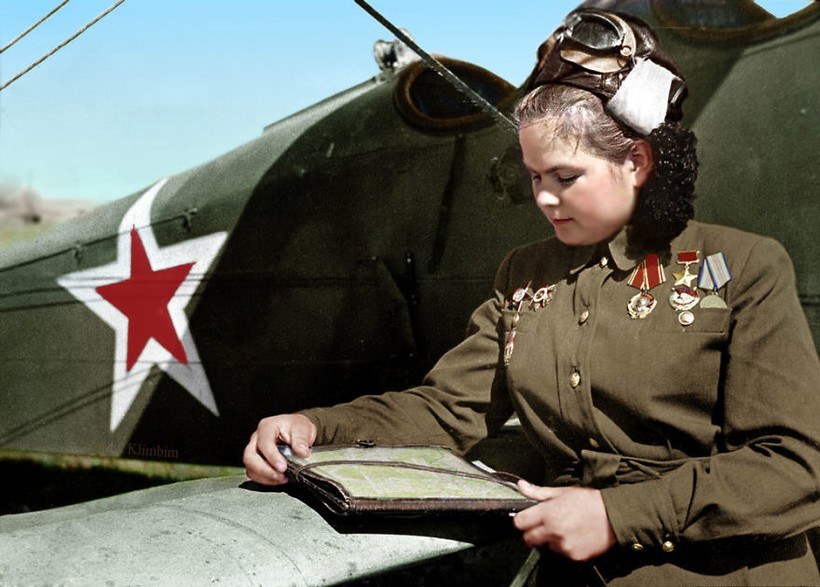 25 сенсационных раскрашенных снимков о том, как жили русские люди в 1900-1965 годах