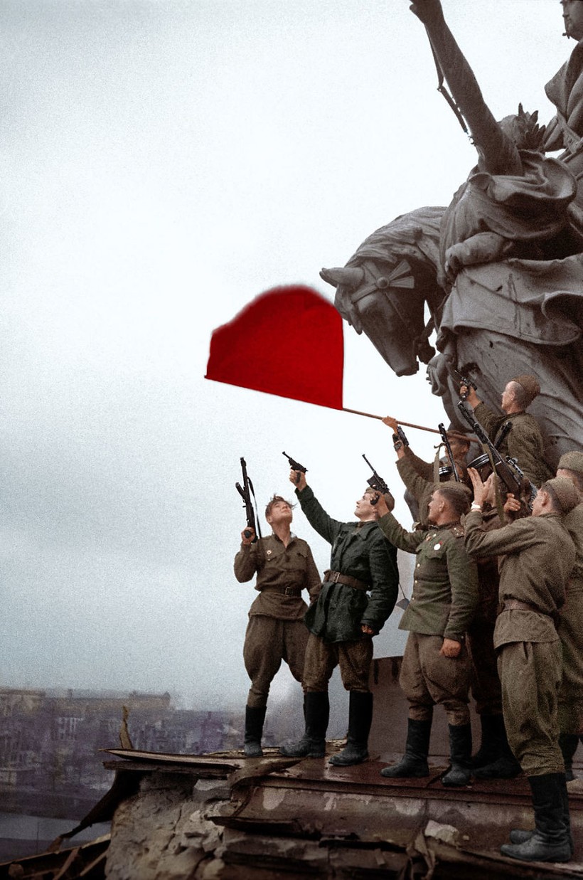25 сенсационных раскрашенных снимков о том, как жили русские люди в 1900-1965 годах