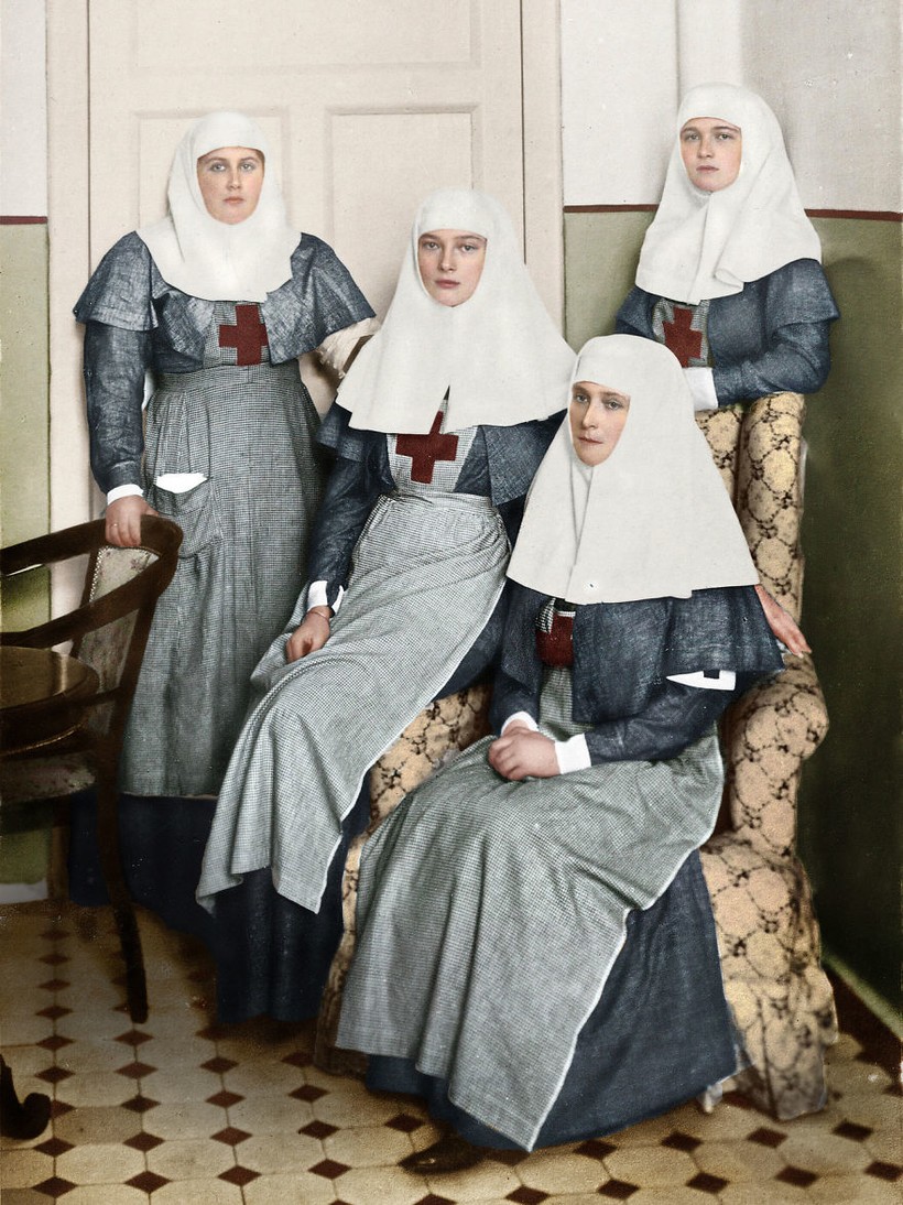 25 сенсационных раскрашенных снимков о том, как жили русские люди в 1900-1965 годах