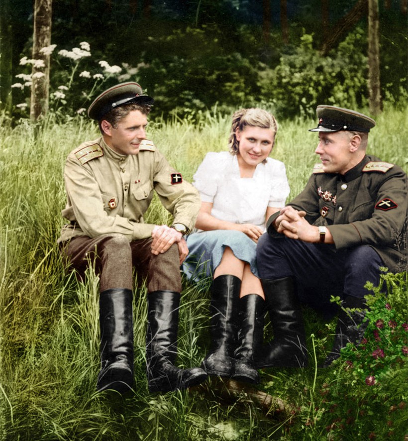 25 сенсационных раскрашенных снимков о том, как жили русские люди в 1900-1965 годах
