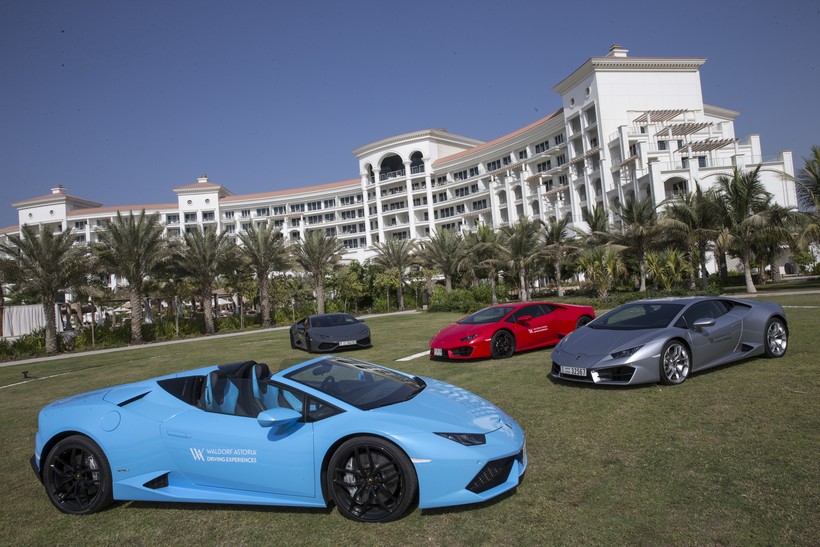 Гости отелей Waldorf Astoria за рулем новейших моделей Lamborghini!