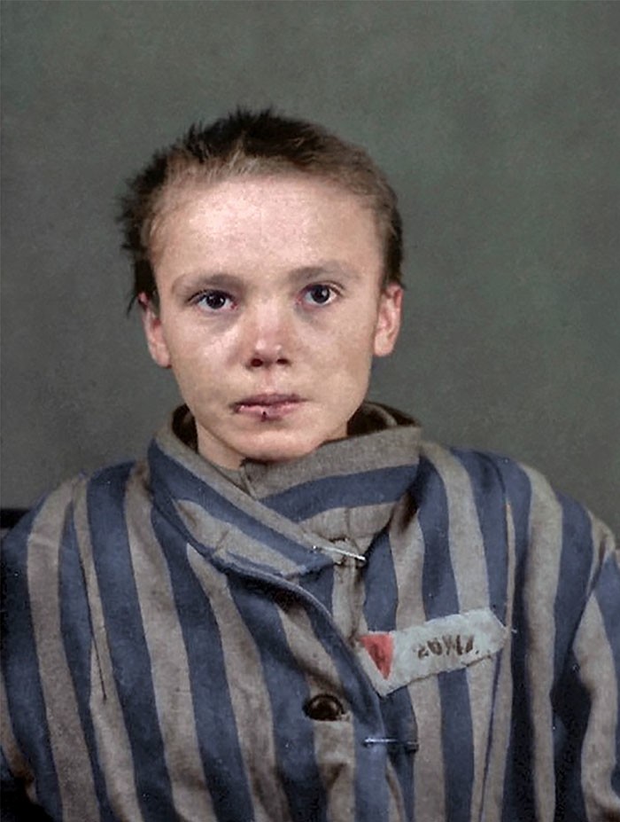Художница сделала цветными фото 14-летней узницы Освенцима и другие редкие снимки