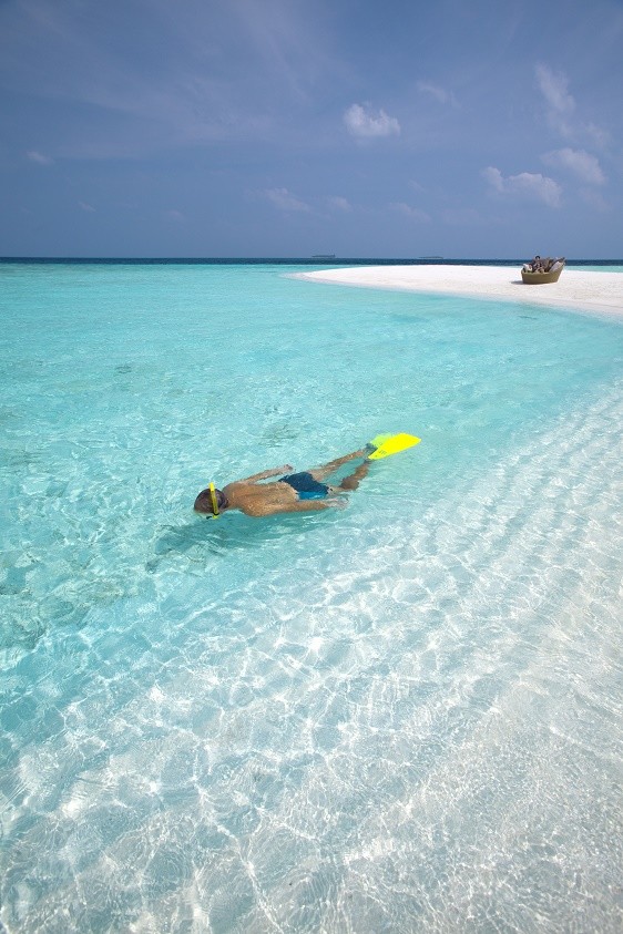 Прогулки под водой с морскими биологами курорта Baros Maldives