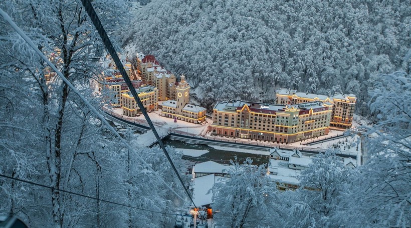 Красивый зимний пейзаж на курорте Роза Хутор
