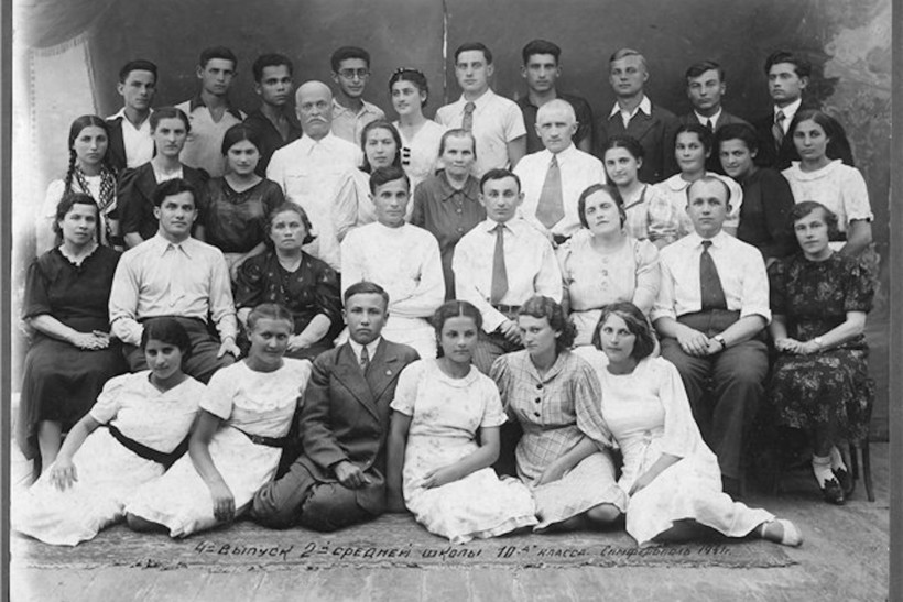 ​18 любопытных фотографий о том, какими были выпускники в СССР