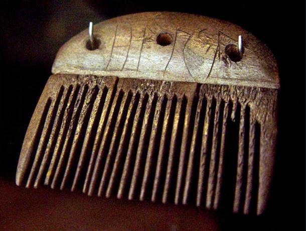 Гребень из рога 150-200 гг. н. э. Был найден на острове Фюн, Дания