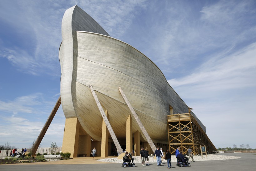 Точная копия Ноева ковчега в парке Ark Encounter в Уильямстауне, штат Кентукки