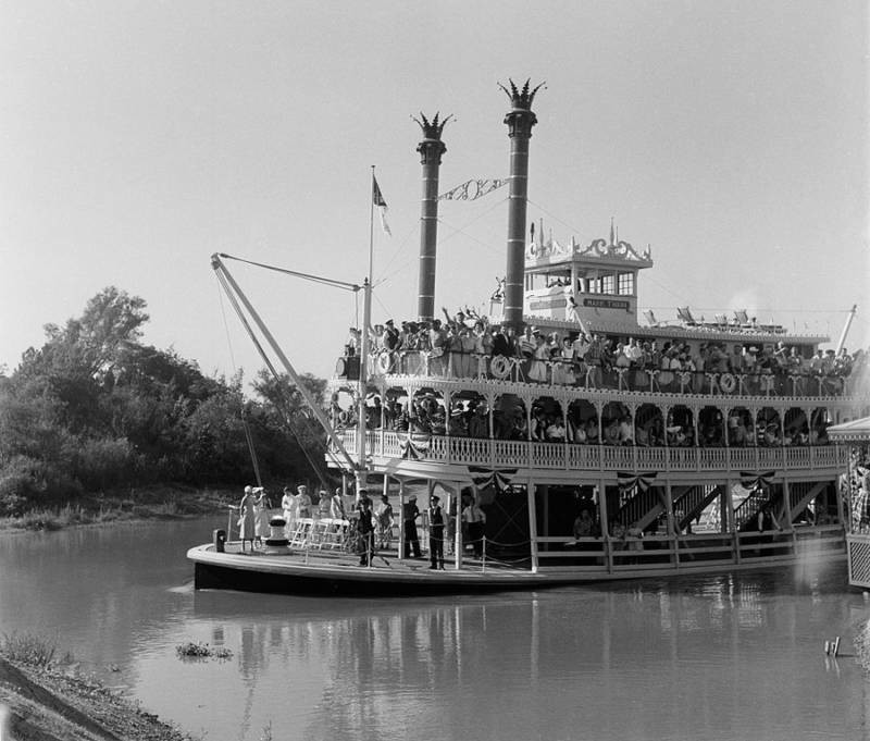 15 винтажных фотографий со дня открытия Диснейленда в 1955 году