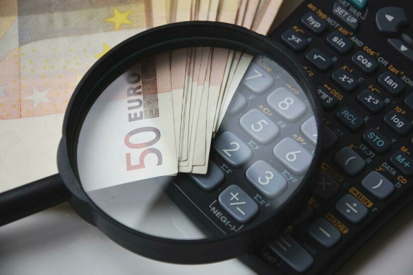 У продавца всего несколько секунд на то, чтобы определить подлинность купюры У продавца всего несколько секунд на то, чтобы определить подлинность купюры