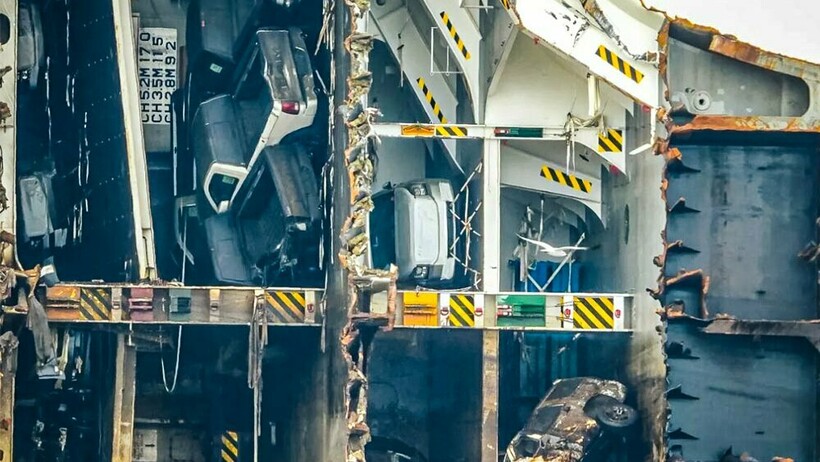 Блог - Затонувшее судно, перевозившее 4 000 авто, разрезали на части: что из этого получилось Затонувшее судно, перевозившее 4 000 авто, разрезали на части: что из этого получилось
