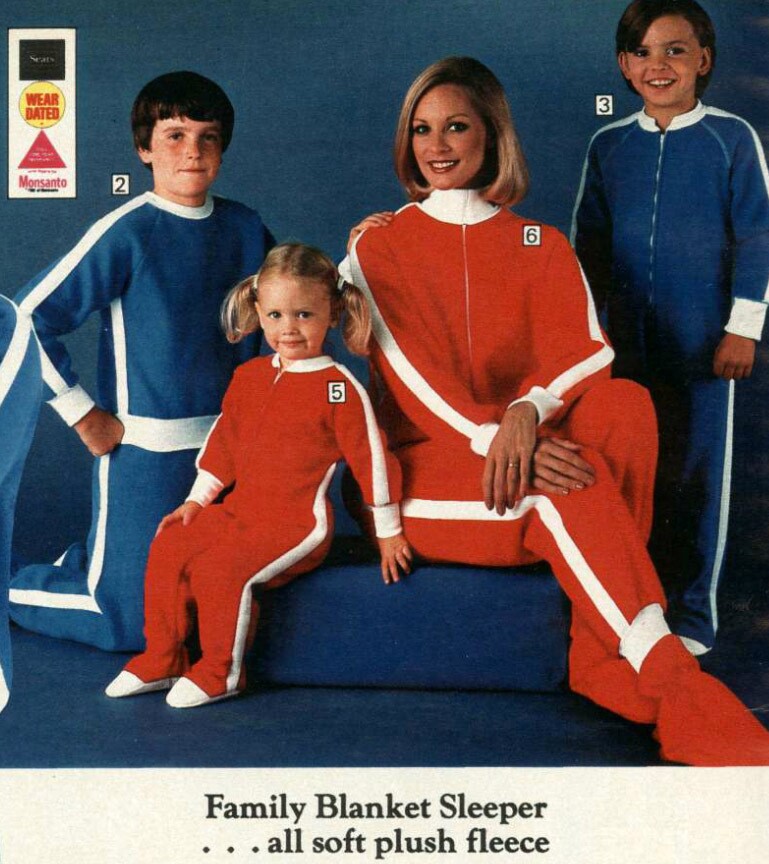 Блог - Family look прошлого века: 17 винтажных фото рождественских пижам и история традиции Family look прошлого века: 17 винтажных фото рождественских пижам и история традиции