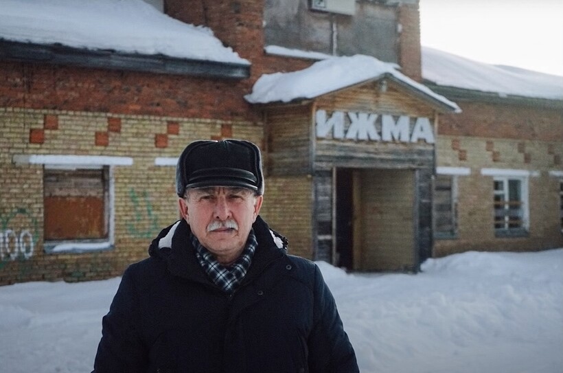 Блог - Мужчина 12 лет чистил закрытую взлетную полосу, веря, что там приземлится самолет Мужчина 12 лет чистил закрытую взлетную полосу, веря, что там приземлится самолет