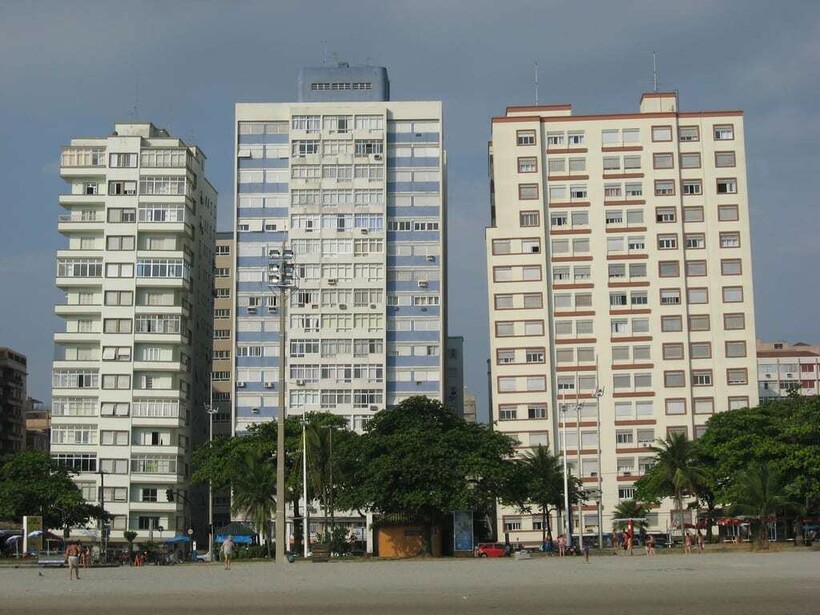 651 дом в Сантосе построили на недостаточно хорошем фундаменте, поэтому все они под наклоном 651 дом в Сантосе построили на недостаточно хорошем фундаменте, поэтому все они под наклоном