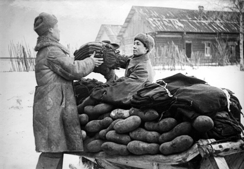 Выдача валенок и зимнего обмундирования Выдача валенок и зимнего обмундирования