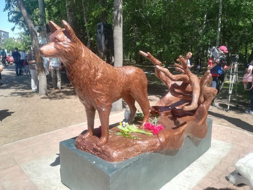 Памятник собаке Найде Памятник собаке Найде