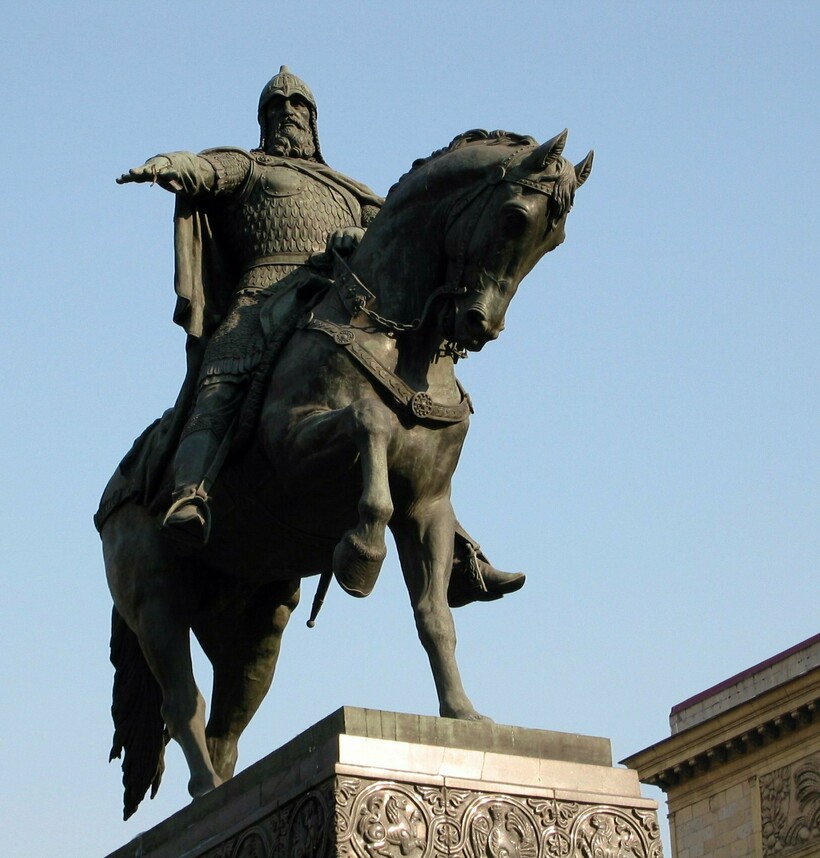 Памятник Юрию Долгорукому в Москве Памятник Юрию Долгорукому в Москве