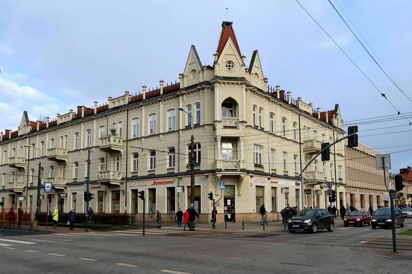 В Польше отсутствие номера не только на здании, но и на двери квартиры является нарушением закона В Польше отсутствие номера не только на здании, но и на двери квартиры является нарушением закона