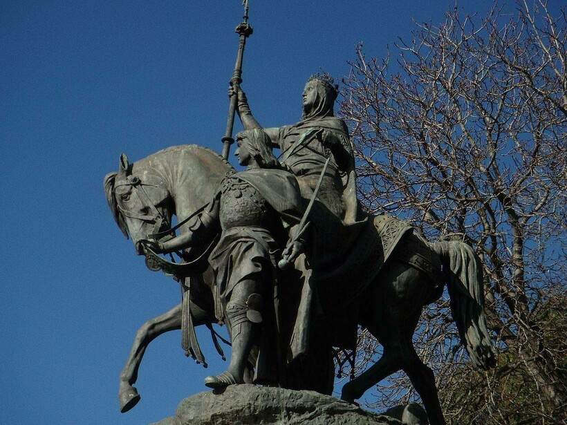Памятник Изабелле Кастильской в Мадриде Памятник Изабелле Кастильской в Мадриде