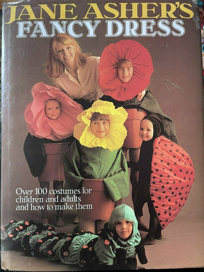 Блог - 18 странных карнавальных костюмов из книги 1986 года, найденной случайно на тротуаре 18 странных карнавальных костюмов из книги 1986 года, найденной случайно на тротуаре