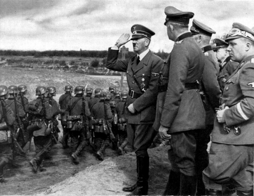 Неверие в кончину Гитлера объясняется пактом Молотова — Риббентропа, похожий на союз между СССР и Германией Неверие в кончину Гитлера объясняется пактом Молотова — Риббентропа, похожий на союз между СССР и Германией