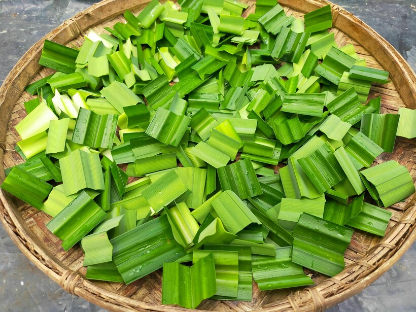 Нарезанные листья пандана