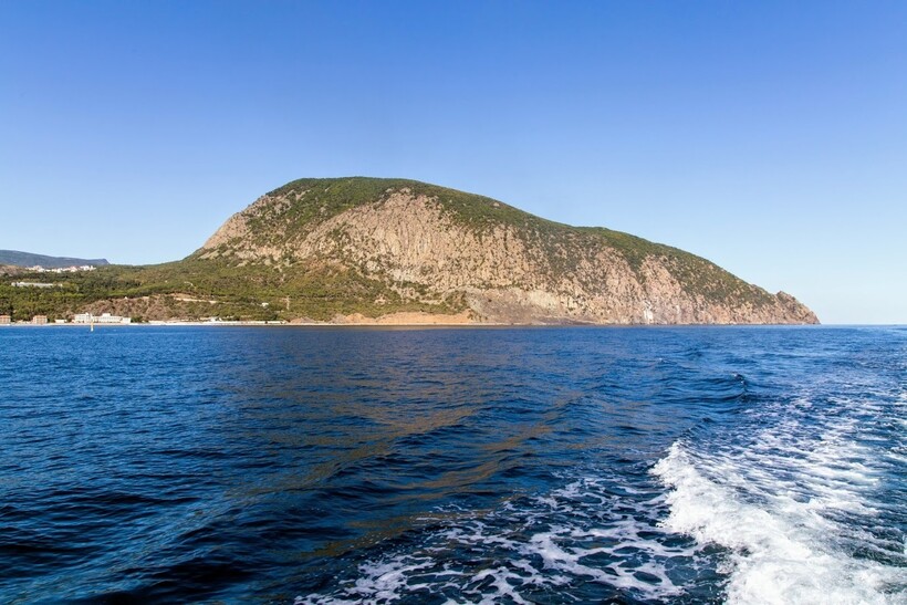 Гора Аю-Даг с моря