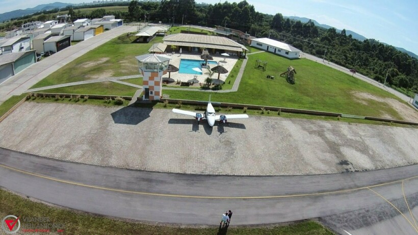 Авиапарк Condomínio Aeronáutico Costa Esmeralda в Бразилии Авиапарк Condomínio Aeronáutico Costa Esmeralda в Бразилии