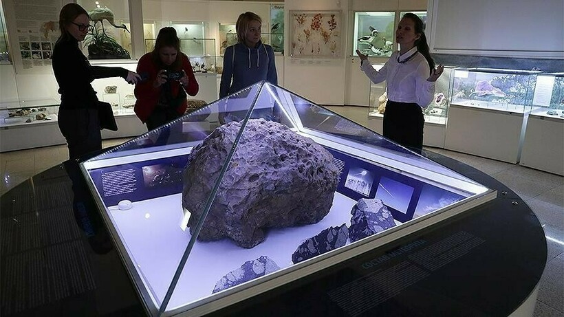 Всего углеродистых хондритов в музеях Земли 51 штука Всего углеродистых хондритов в музеях Земли 51 штука