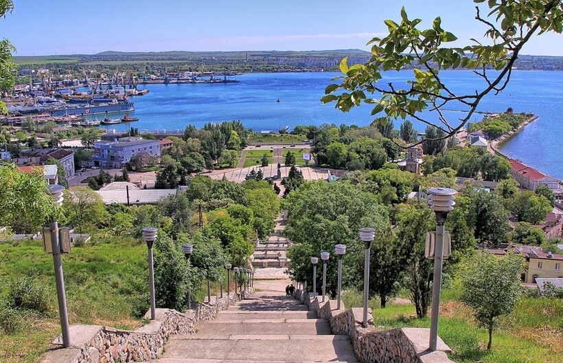 Лестница, ведущая на Митридат
