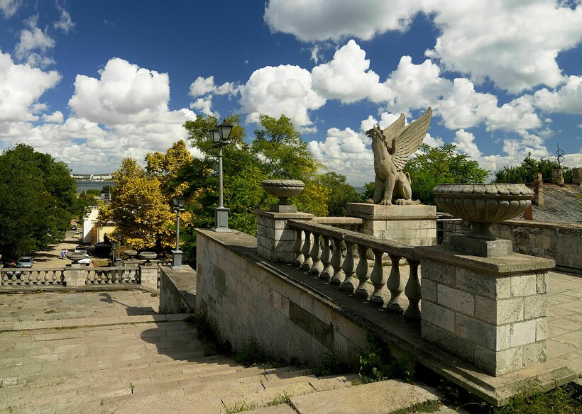 Знаменитая Митридатская лестница