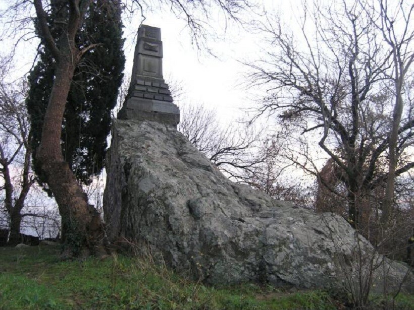 Памятник Н. А. Головкинскому