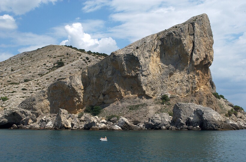 Вид на Алчак-Кая с моря