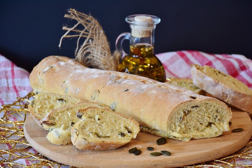 Итальянская чиабатта знаменита вкусом оливок Итальянская чиабатта знаменита вкусом оливок