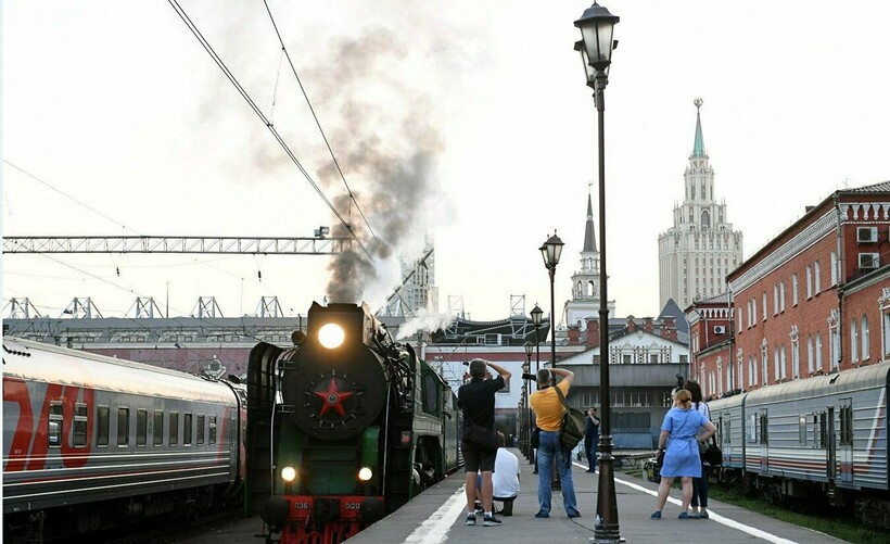Перед началом движения нужно ослабить сцепки Перед началом движения нужно ослабить сцепки