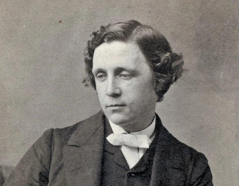 Писатель Льюис Кэрролл, посетив в 1867 году Россию, был в полном восторге от обычного обеда в трактире «Москва» Писатель Льюис Кэрролл, посетив в 1867 году Россию, был в полном восторге от обычного обеда в трактире «Москва»