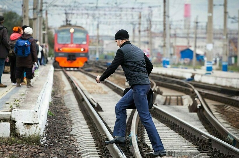 Стараясь дойти быстрее до места назначения, многие и не подозревают, что нарушают закон Стараясь дойти быстрее до места назначения, многие и не подозревают, что нарушают закон