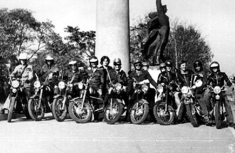 Блог - 20 фотографий, показывающих байкерскую субкультуру во времена СССР 20 фотографий, показывающих байкерскую субкультуру во времена СССР