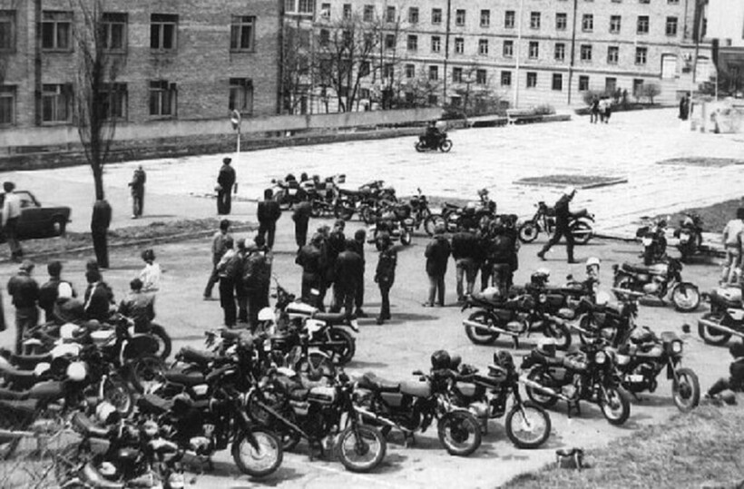 Блог - 20 фотографий, показывающих байкерскую субкультуру во времена СССР 20 фотографий, показывающих байкерскую субкультуру во времена СССР