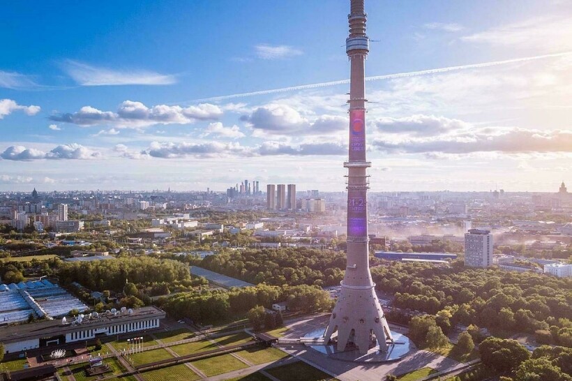Башня вблизи Башня вблизи