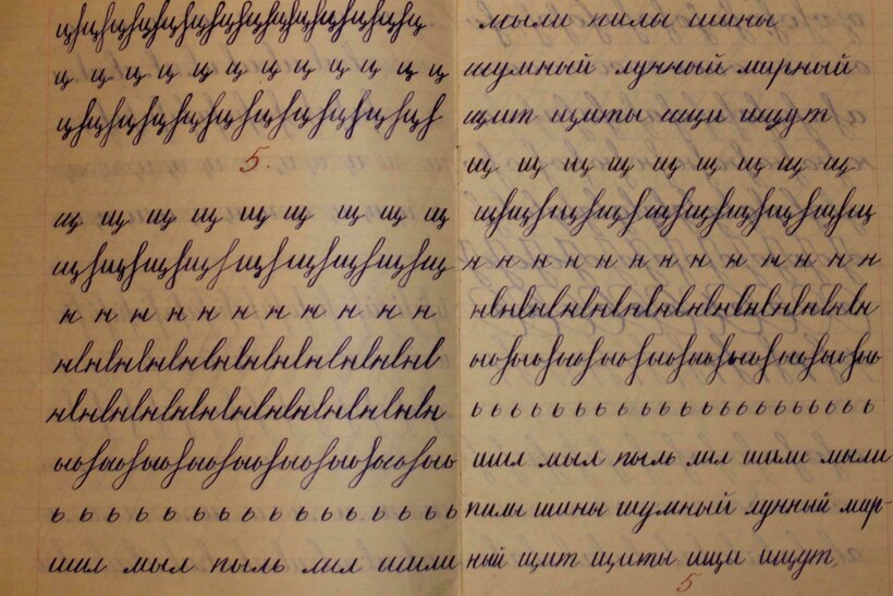 Почерк у большинства советских школьников был и правда красивым. Фото: https://www.publy.ru/ Почерк у большинства советских школьников был и правда красивым. Фото: https://www.publy.ru/