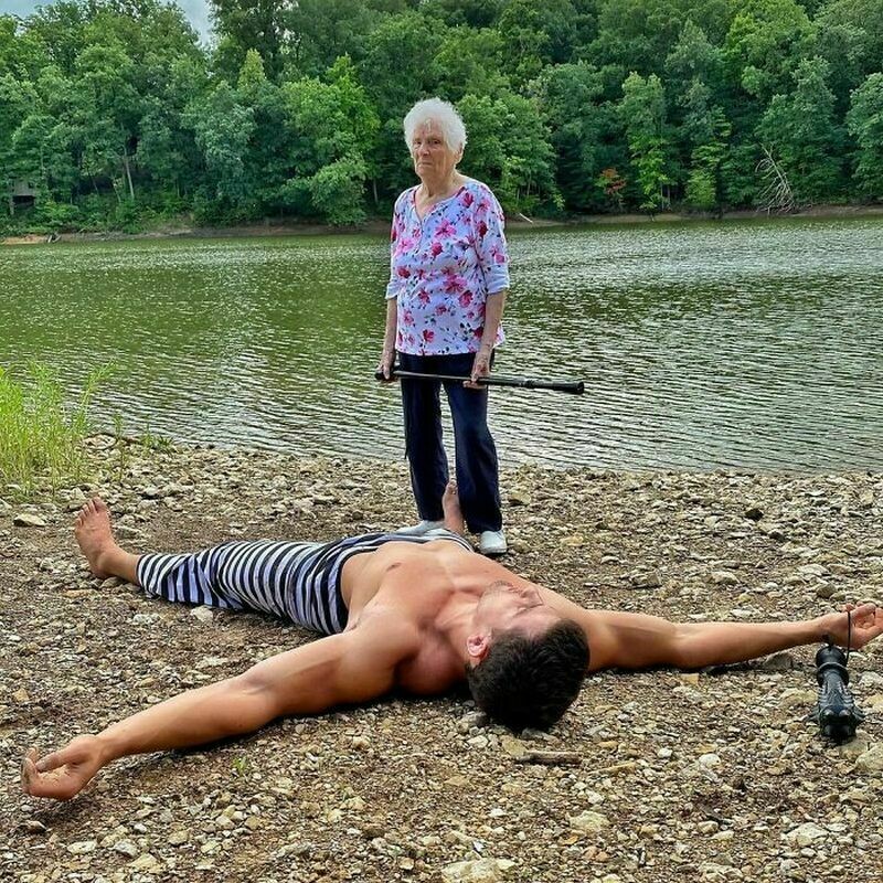 Блог - Веселью все возрасты покорны: 17 комичных фото от внука и его 95-летней бабушки Веселью все возрасты покорны: 17 комичных фото от внука и его 95-летней бабушки