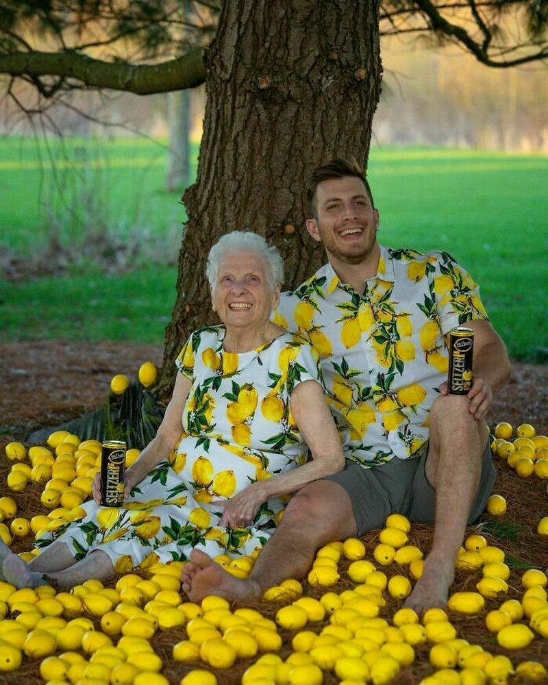 Блог - Веселью все возрасты покорны: 17 комичных фото от внука и его 95-летней бабушки Веселью все возрасты покорны: 17 комичных фото от внука и его 95-летней бабушки