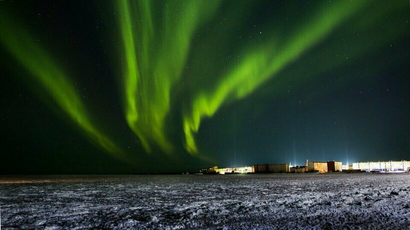Северное сияние над Певеком. Фото: fishki.net Северное сияние над Певеком. Фото: fishki.net