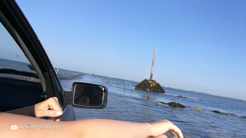 Блог - Видео: Дорога во Франции, которую нельзя перейти, и другие загадочные дороги мира Видео: Дорога во Франции, которую нельзя перейти, и другие загадочные дороги мира