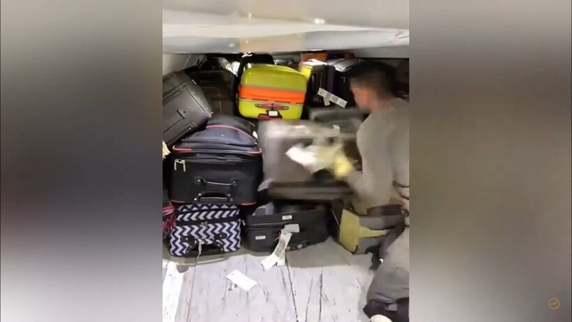 Блог - Видео: Тетрис по-взрослому — как укладывают чемоданы в багажном отсеке самолета Видео: Тетрис по-взрослому — как укладывают чемоданы в багажном отсеке самолета