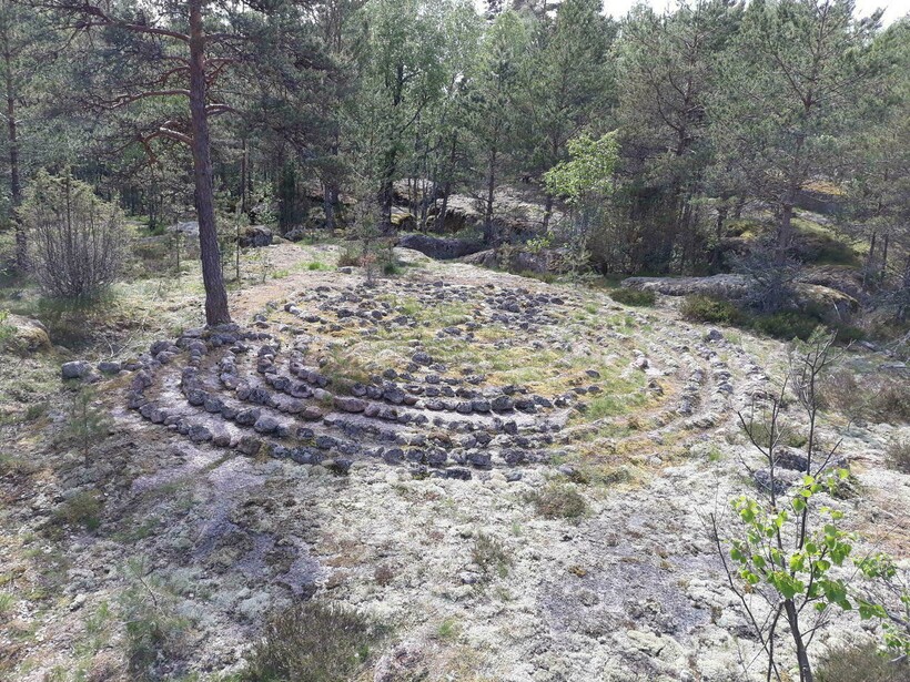 Лабиринт на острове Крутояр. Фото: geocaching.su Лабиринт на острове Крутояр. Фото: geocaching.su