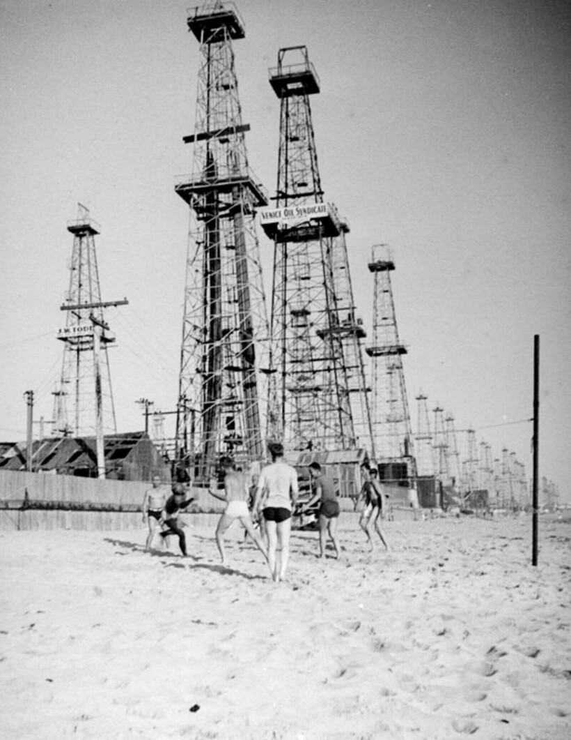 Блог - 16 фото солнечной Калифорнии, пляжи которой когда-то украшали нефтяные вышки 16 фото солнечной Калифорнии, пляжи которой когда-то украшали нефтяные вышки