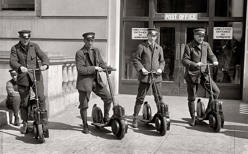 Блог - 12 черно-белых фотографий людей на скутерах и самокатах: как и не было этих 100 лет 12 черно-белых фотографий людей на скутерах и самокатах: как и не было этих 100 лет