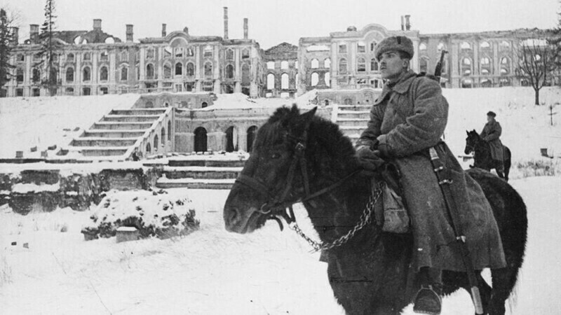 Блог - 18 любопытных снимков о том, как восстанавливали Петергоф после войны 18 любопытных снимков о том, как восстанавливали Петергоф после войны